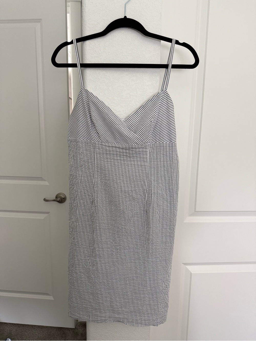 Isaac Mizrahi Navy and White Striped Seersucker Midi Dress!